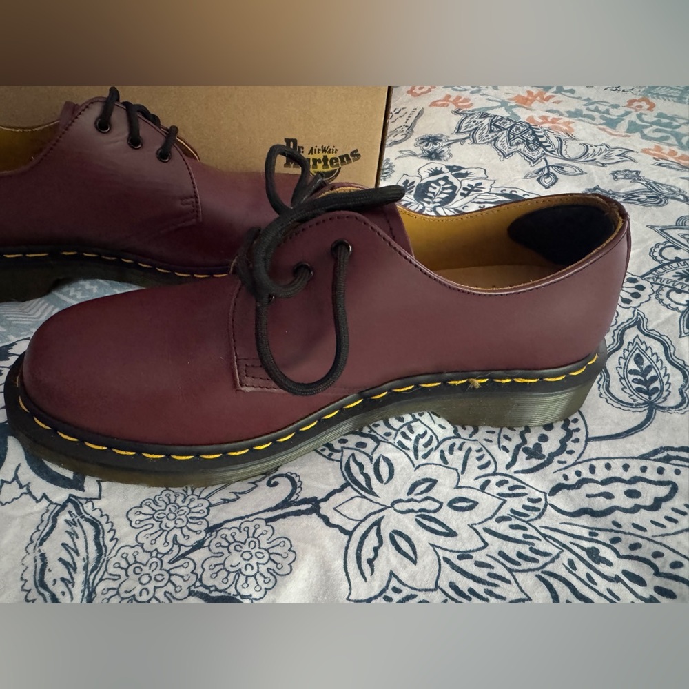 Dr. Martens Cherry Red Leather Oxfords size 9- like New